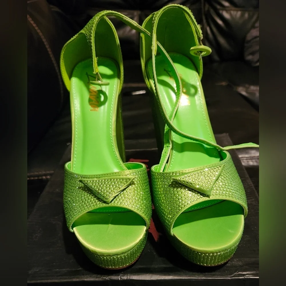 Vibrant Green Platform Heels - Picture 4 of 10
